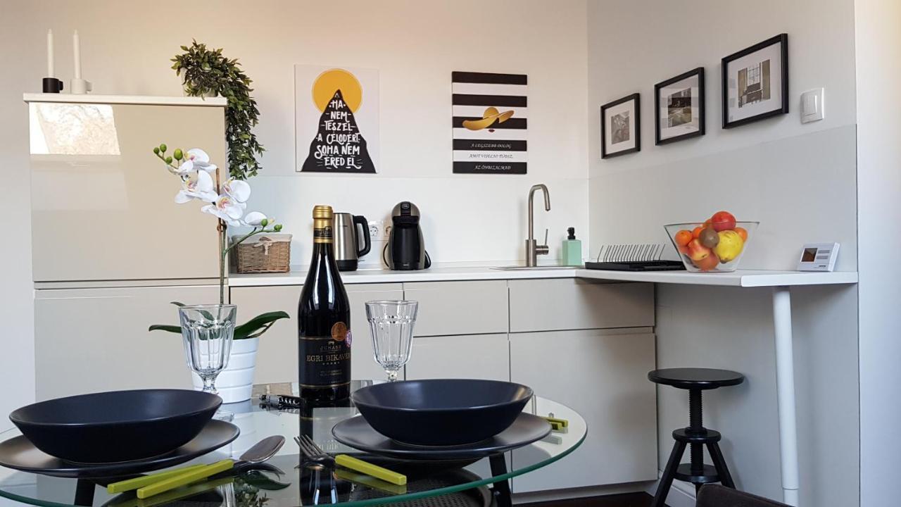 Boutique Ii. Apartment เอ็กเกอร์ ภายนอก รูปภาพ